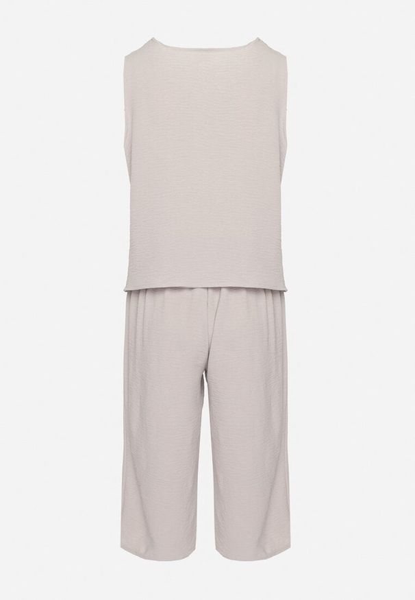 Born2be - Szary Komplet Koszulka bez Rękawów z Guzikami i Luźne Spodnie 3/4 Ravialle. Kolor: szary. Materiał: materiał