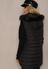Renee - Czarna Kamizelka z Pikowanymi Przeszyciami Kieszeniami i Kapturem z Futrem Seaniiea. Okazja: na co dzień. Kolor: czarny. Materiał: futro. Styl: elegancki, casual #5