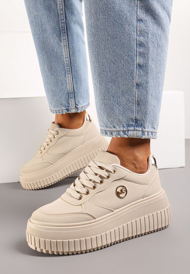 Renee - Jasnobeżowe Sneakersy na Wysokiej Tłoczonej Platformie Zair. Nosek buta: okrągły. Zapięcie: sznurówki. Kolor: beżowy. Obcas: na platformie