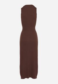 Born2be - Brązowa Wiskozowa Sukienka o Taliowanym Kroju Bez Rękawów Zdobiona Guzikami Esinea. Okazja: na co dzień. Typ kołnierza: dekolt w serek. Kolor: brązowy. Materiał: wiskoza. Długość rękawa: bez rękawów. Wzór: aplikacja. Styl: casual #7