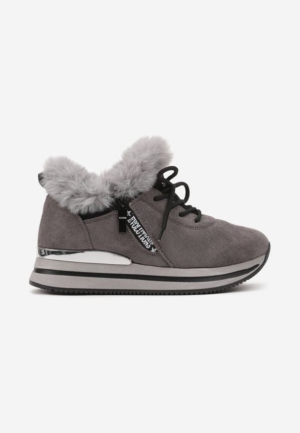 Born2be - Szare Płaskie Sneakersy Ozdobione Futerkiem i Napisem Tarvina. Okazja: na co dzień, na spotkanie biznesowe, do pracy. Zapięcie: sznurówki. Kolor: szary. Materiał: futro. Wzór: aplikacja, napisy