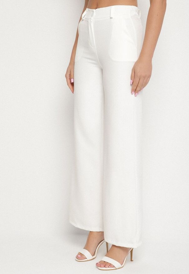 Born2be - Biały Komplet Garniturowy Szerokie Spodnie i Marynarka Arkellia. Kolor: biały