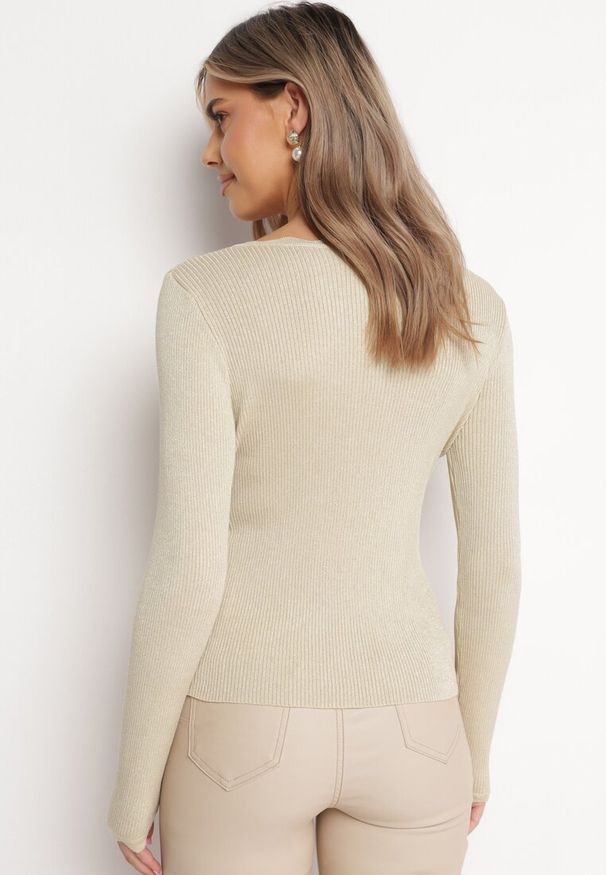 Born2be - Beżowy Sweter z Prążkowanej Dzianiny z Metaliczną Nitką Hirella. Kolor: beżowy. Materiał: dzianina, prążkowany. Styl: klasyczny