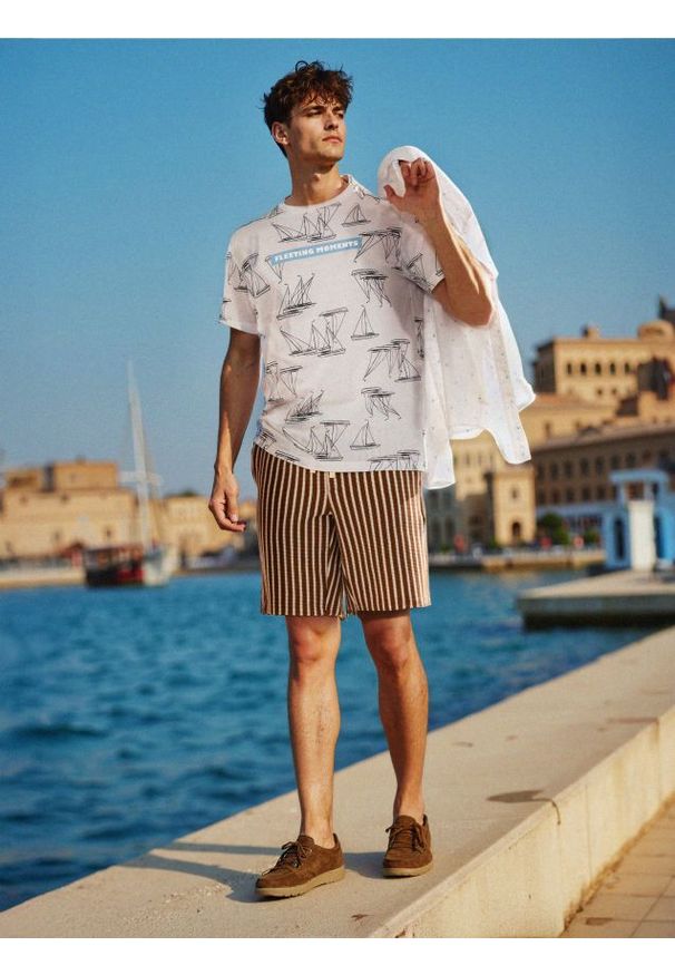 Sinsay - Koszulka z nadrukiem - biały. Kolor: biały. Wzór: nadruk