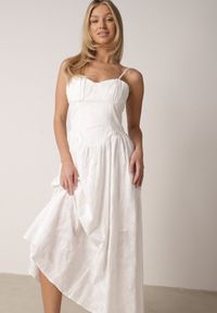 Born2be - Biała Bawełniana Sukienka o Rozkloszowanym Kroju na Ramiączka z Haftem Rhethiphe. Okazja: na spacer, na co dzień. Typ kołnierza: dekolt gorset. Kolor: biały. Wzór: haft. Typ sukienki: rozkloszowane, proste, gorsetowe. Materiał: bawełna. Długość rękawa: na ramiączkach. Sezon: wiosna, lato. Styl: casual, elegancki, klasyczny #7