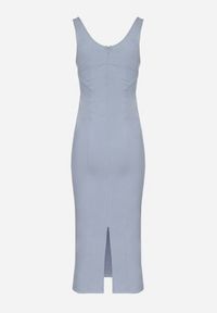 Born2be - Jasnoniebieska Sukienka na Ramiączkach z Wiskozą o Ołówkowym Kroju z Rozcięciem Tirbia. Okazja: na co dzień. Kolor: niebieski. Materiał: wiskoza. Długość rękawa: na ramiączkach. Typ sukienki: ołówkowe. Styl: casual, elegancki, sportowy, klasyczny #3