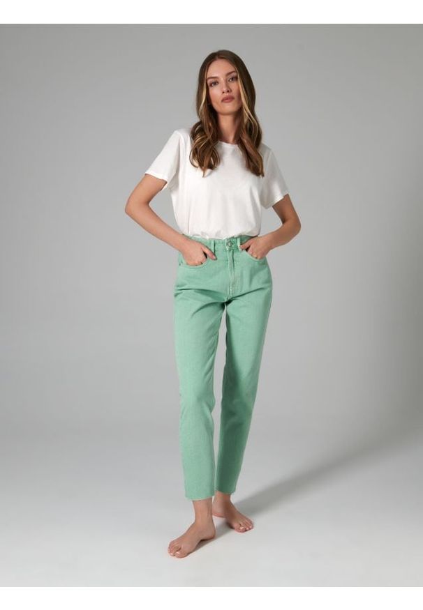 Sinsay - Jeansy mom high waist - zielony. Stan: podwyższony. Kolor: zielony
