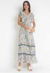 Born2be - Biało-Beżowa Rozkloszowana Sukienka Maxi z Marszczoną Gumką w Pasie i Falbanami z Wiskozy Wilsey. Typ kołnierza: kołnierz z falbankami. Kolor: biały. Materiał: wiskoza. Długość rękawa: bez rękawów. Wzór: aplikacja, kwiaty. Długość: maxi #2