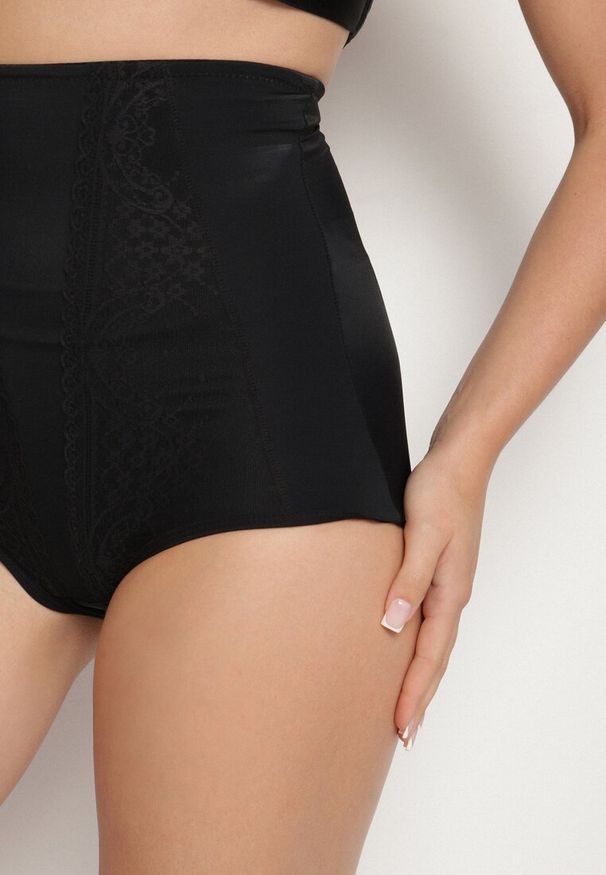 Born2be - Czarne Modelujące Majtki Zelatila. Kolor: czarny. Wzór: aplikacja