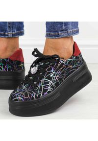 Czarne zamszowe skórzane sneakersy damskie T.Sokolski 239. Okazja: na co dzień. Kolor: czarny. Materiał: zamsz, skóra. Szerokość cholewki: normalna. Sezon: wiosna, jesień, lato. Obcas: na platformie