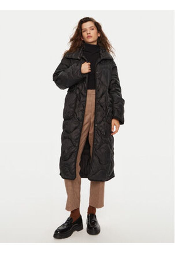 Deha Kurtka zimowa D12833 Czarny Relaxed Fit. Kolor: czarny. Materiał: syntetyk. Sezon: zima