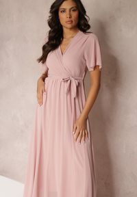 Renee - Różowa Plisowana Sukienka z Kopertowym Dekoltem i Gumką w Talii Dimitris. Kolor: różowy. Materiał: materiał. Typ sukienki: kopertowe #2
