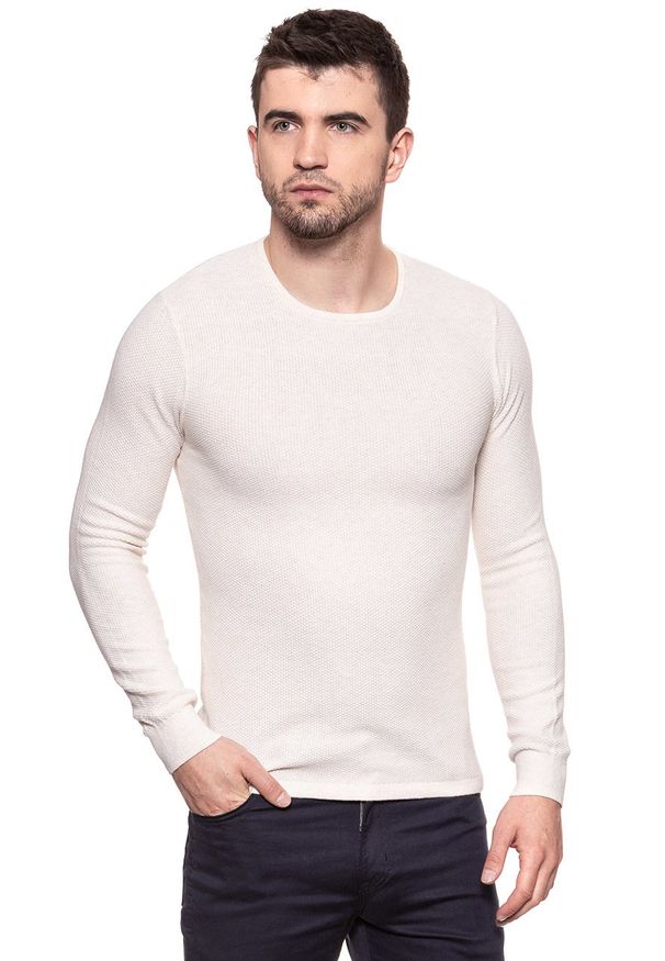 Wrangler - MĘSKI SWETER WRANGLER PIQUE CREW KNIT IVORY W8616PTIV. Materiał: bawełna, dzianina. Wzór: ze splotem