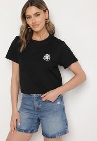 Born2be - Czarny T-shirt z Bawełny Ozdobiony Naszywką Firolee. Okazja: na co dzień. Kolor: czarny. Materiał: bawełna. Wzór: aplikacja. Styl: casual #5