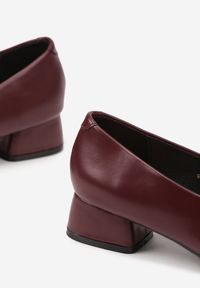 Renee - Bordowe Czółenka na Słupku Vices ze Skórzaną Wkładką Alinire. Kolor: czerwony. Materiał: skóra. Obcas: na słupku. Styl: elegancki #6