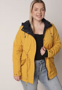 Born2be - Żółto-Granatowa Przejściowa Kurtka Dwustronna Parka z Pikowaniem i Kapturem Tidare. Okazja: na co dzień, na spacer. Kolekcja: plus size. Kolor: żółty. Materiał: jeans, poliester. Styl: casual, sportowy #7