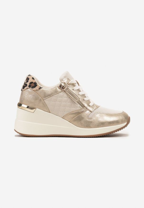 Renee - Złote Sneakersy Thessiore. Zapięcie: zamek. Kolor: złoty. Materiał: materiał. Wzór: aplikacja. Obcas: na koturnie