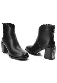 Czarne Botki Filippo Eleganckie Buty Na Obcasie. Okazja: na spacer. Wysokość cholewki: za kostkę. Kolor: czarny. Materiał: skóra ekologiczna, futro, syntetyk. Szerokość cholewki: normalna. Obcas: na obcasie. Styl: elegancki. Wysokość obcasa: średni #5