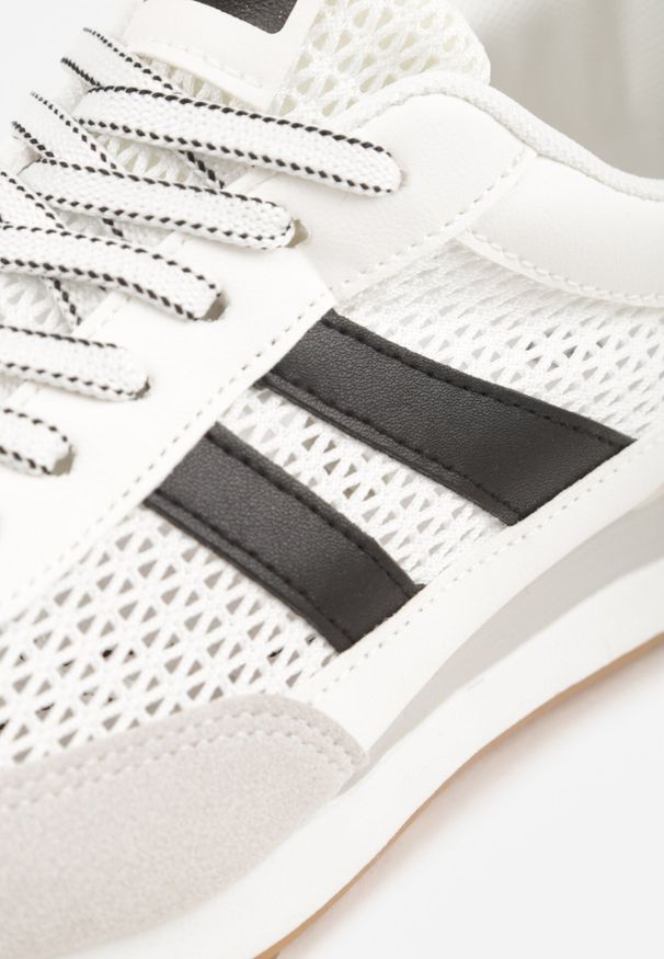 Born2be - Białe Casualowe Sneakersy z Siateczkowymi Wstawkami Kassadina. Okazja: na co dzień. Kolor: biały. Materiał: jeans