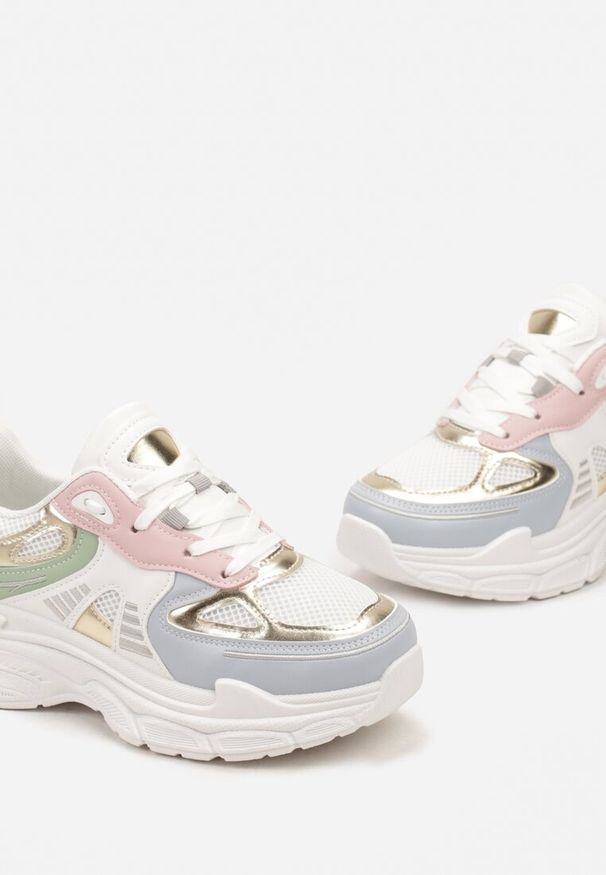 Born2be - Biało-Niebieskie Sneakersy z Siateczką i Ozdobnymi Wstawkami Nilveri. Kolor: biały