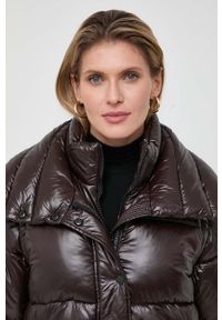 MICHAEL Michael Kors kurtka damska kolor brązowy zimowa. Kolor: brązowy. Materiał: polar, włókno, materiał. Długość rękawa: bez rękawów. Sezon: zima #7