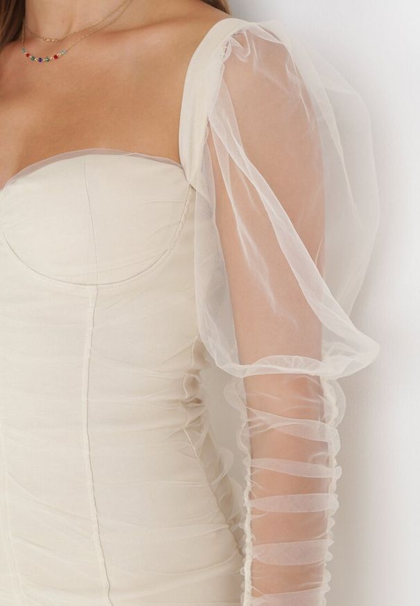 Born2be - Beżowa Dopasowana Sukienka Mini Ozdobiona Przeźroczystym Tiulem Sirgit. Kolor: beżowy. Materiał: tiul. Wzór: aplikacja. Długość: mini