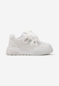 Born2be - Białe Sneakersy na Niskiej Platformie z Szerokimi Sznurówkami Gritte. Kolor: biały. Obcas: na platformie #2