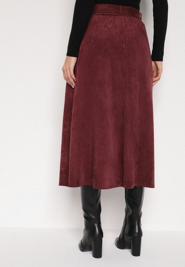 Born2be - Bordowa Rozkloszowana Wiskozowa Spódnica z Bawełną Ozdobiona Paskiem Nawedea. Okazja: na co dzień. Kolor: czerwony. Materiał: bawełna, wiskoza. Wzór: aplikacja. Styl: klasyczny, casual, elegancki
