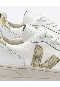 Veja - VEJA - Białe sneakersy V-10. Kolor: biały. Materiał: tkanina, guma, materiał. Szerokość cholewki: normalna. Wzór: aplikacja #2