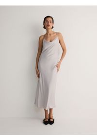 Reserved - Sukienka maxi z wiskozy - jasnoszary. Kolor: szary. Materiał: wiskoza. Typ sukienki: dopasowane. Długość: maxi