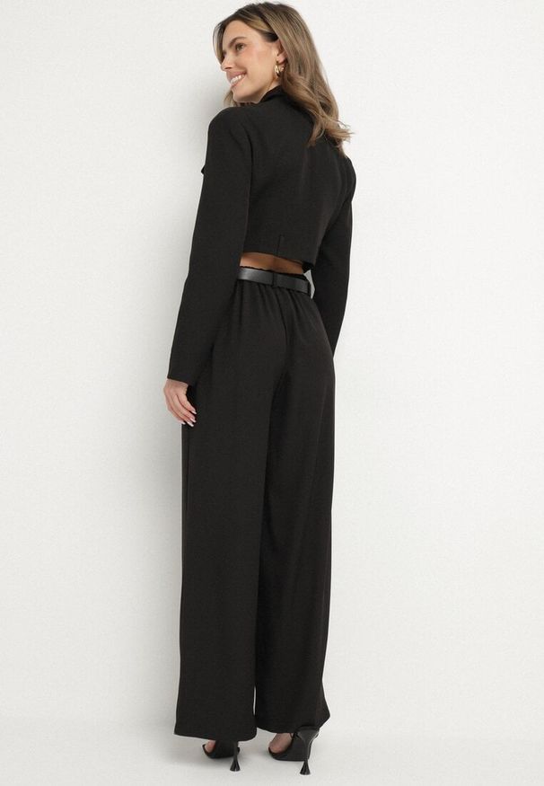 Born2be - Czarny Komplet Garniturowy z Krótką Marynarką i Spodniami z Paskiem Verithia. Kolor: czarny. Materiał: bawełna, jedwab