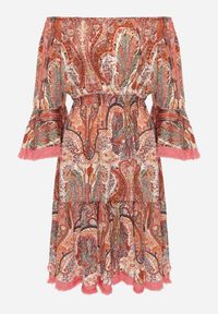 Renee - Czerwona Rozkloszowana Sukienka w Print Paisley z Frędzelkami i Hiszpańskim Dekoltem Jotalle. Okazja: na imprezę. Kolor: czerwony. Długość rękawa: długi rękaw. Wzór: nadruk, paisley. Styl: elegancki, wizytowy #7