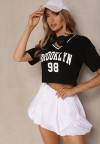 Renee - Czarny T-shirt z Bawełny Ozdobiony Napisem Lireline. Okazja: na co dzień. Kolor: czarny. Materiał: bawełna. Wzór: napisy, aplikacja. Styl: klasyczny, elegancki, casual