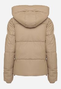 Born2be - Brązowa Pikowana Kurtka o Prostym Kroju z Kapturem i Kieszeniami Leolea. Okazja: na spacer, na co dzień. Typ kołnierza: kaptur. Kolor: beżowy, brązowy. Materiał: jeans. Sezon: zima. Styl: casual #6