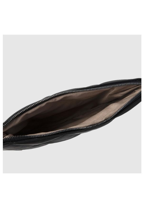 Emporio Armani - EMPORIO ARMANI Czarna pikowana saszetka damska. Kolor: czarny. Materiał: pikowane