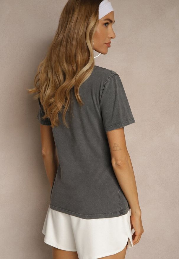 Renee - Ciemnoszary T-shirt z Bawełny Ozdobiony Nadrukiem Savetelle. Okazja: na co dzień. Kolor: szary. Materiał: bawełna. Wzór: aplikacja, nadruk. Sezon: lato, wiosna. Styl: casual