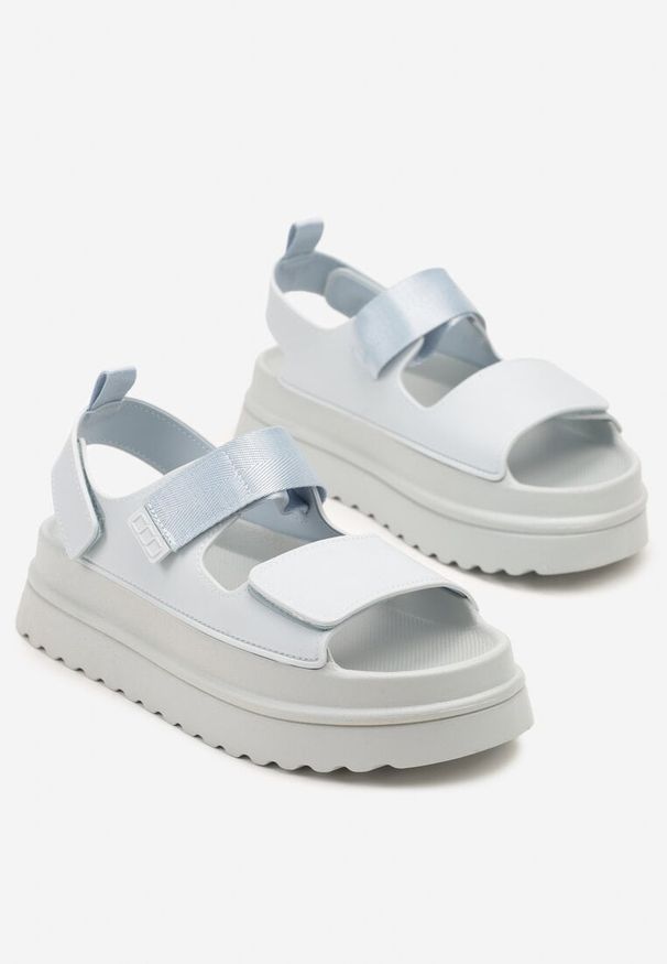 Born2be - Niebieskie Sandały w Stylu Chunky na Grubej Podeszwie Zapinane na Rzep Militiela. Zapięcie: rzepy. Kolor: niebieski. Styl: klasyczny, elegancki