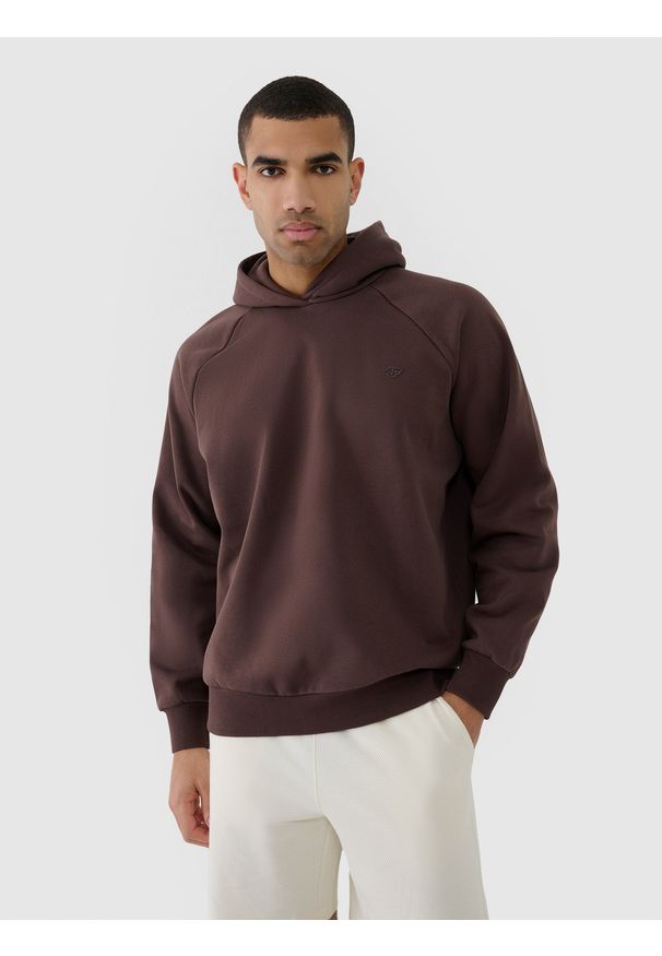 4f - 4F Bluza dresowa nierozpinana z kapturem unisex - brązowa S. Okazja: na co dzień. Typ kołnierza: kaptur. Kolor: brązowy. Materiał: dresówka. Długość rękawa: raglanowy rękaw. Wzór: gładki, ze splotem. Styl: sportowy, casual, klasyczny