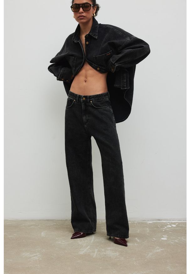 Marsala - Spodnie o prostym kroju w kolorze WASHED BLACK - REFLECT-XS. Okazja: na co dzień. Materiał: tkanina, denim, jeans. Wzór: aplikacja, haft. Styl: klasyczny, elegancki, casual