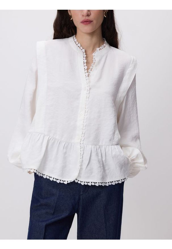 Reserved - Bluzka z modalem - złamana biel. Materiał: tkanina