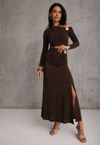 Renee - Brązowy Komplet Spódnica i Longsleeve Zdobione Marszczeniami i Aplikacjami Bervessa. Kolor: brązowy. Wzór: aplikacja #1