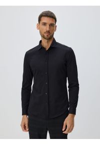 Reserved - Gładka koszula slim fit - czarny. Kolor: czarny. Materiał: dzianina, bawełna. Wzór: gładki #1