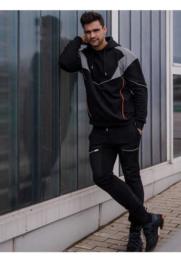 Les Hommes Bluza "Oversize" | LHH702750B | Oversize Hoodie | Mężczyzna | Czarny. Typ kołnierza: kaptur. Kolor: czarny. Materiał: bawełna. Wzór: aplikacja