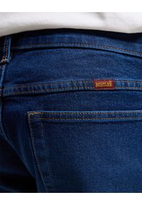 Wrangler - WRANGLER MĘSKIE SZORTY RUSTLER SHORT DARK WASH 112356515 W10H018377. Okazja: do pracy. Materiał: tkanina, poliester, materiał, bawełna, jeans, elastan. Długość: krótkie. Sezon: lato. Styl: klasyczny, wakacyjny, elegancki #5