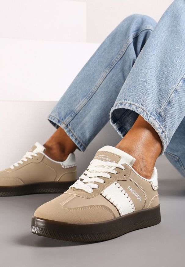 Born2be - Ciemnobeżowe Sneakersy na Grubej Podeszwie z Kontrastującymi Wstawkami i Wywiniętym Językiem Mirinae. Nosek buta: okrągły. Zapięcie: sznurówki. Kolor: beżowy. Materiał: materiał. Obcas: na obcasie. Wysokość obcasa: niski