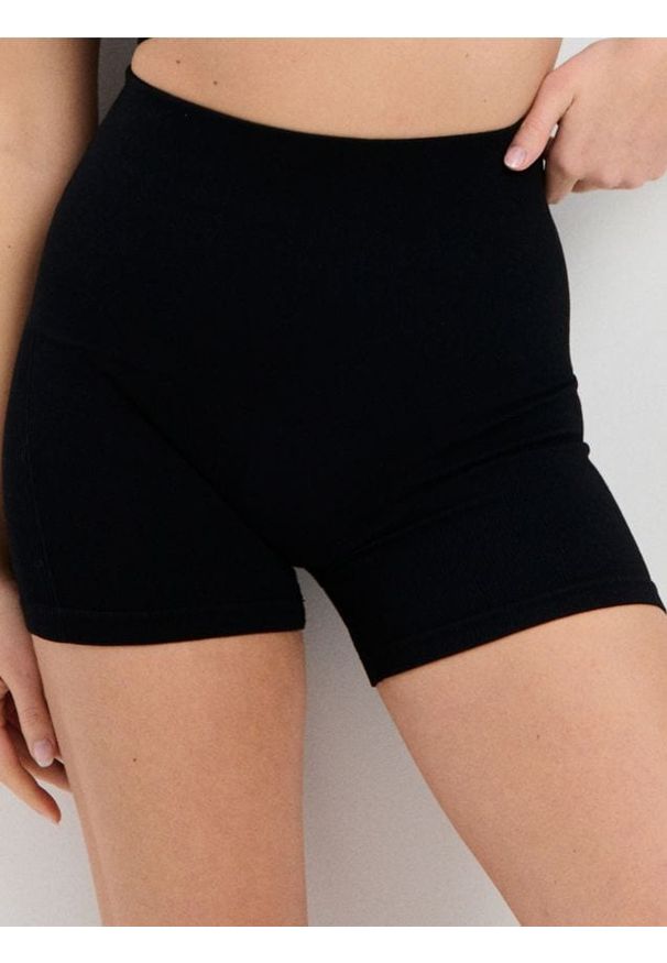 Sinsay - Bezszwowe prążkowane kolarki - czarny. Kolor: czarny. Materiał: prążkowany