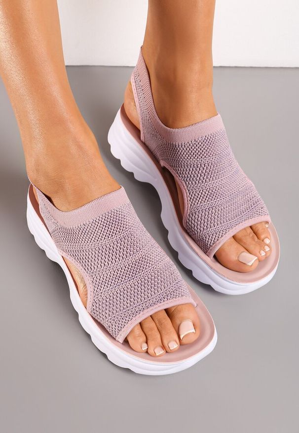 Renee - Różowe Sandały z Elastyczną Cholewką na Grubej Podeszwie z Wycięciami Yernia. Okazja: na spacer. Kolor: różowy. Sezon: lato