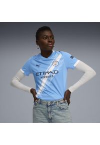 Puma - Damska koszulka domowa Manchester City 25/26 PUMA Team Light Blue White. Kolor: biały, wielokolorowy, niebieski. Wzór: aplikacja, paski