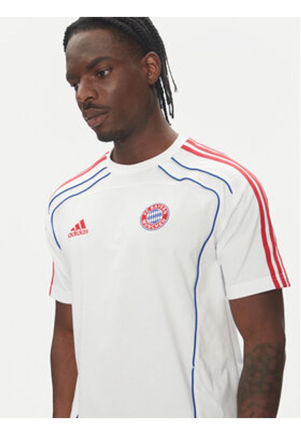 Adidas - adidas Koszulka techniczna FC Bayern UBP JF0587 Biały Regular Fit. Kolor: biały. Materiał: bawełna