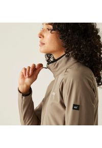 Regatta - Kurtka damska softshell wodoodporny Moutdale. Kolor: brązowy. Materiał: softshell. Sport: turystyka piesza #1